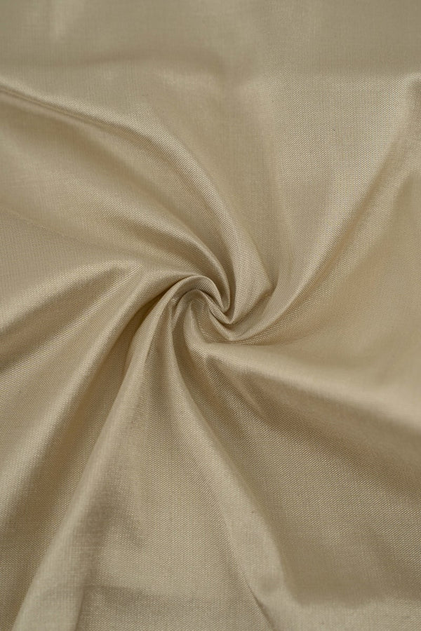 Seda natural en color  beige tostado con entramado ligeramente visible.