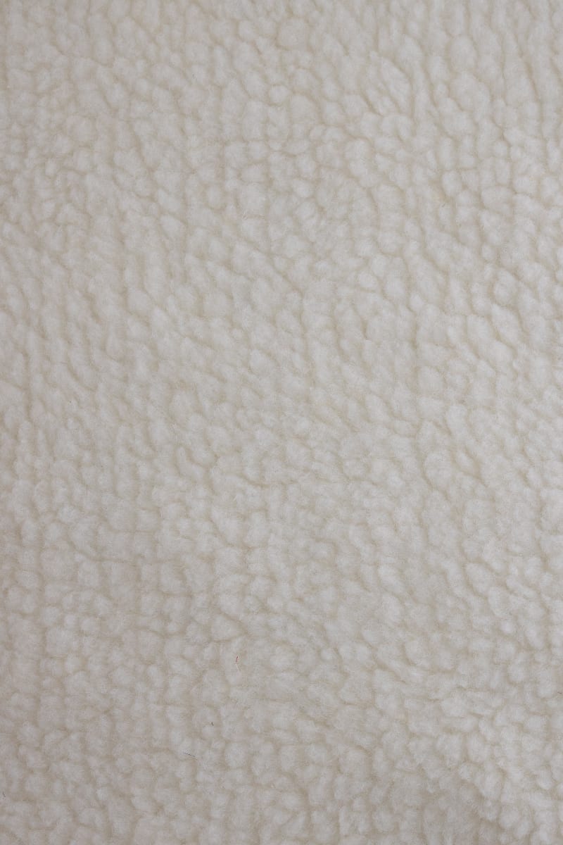Tela de borreguito liso en color beige crudo