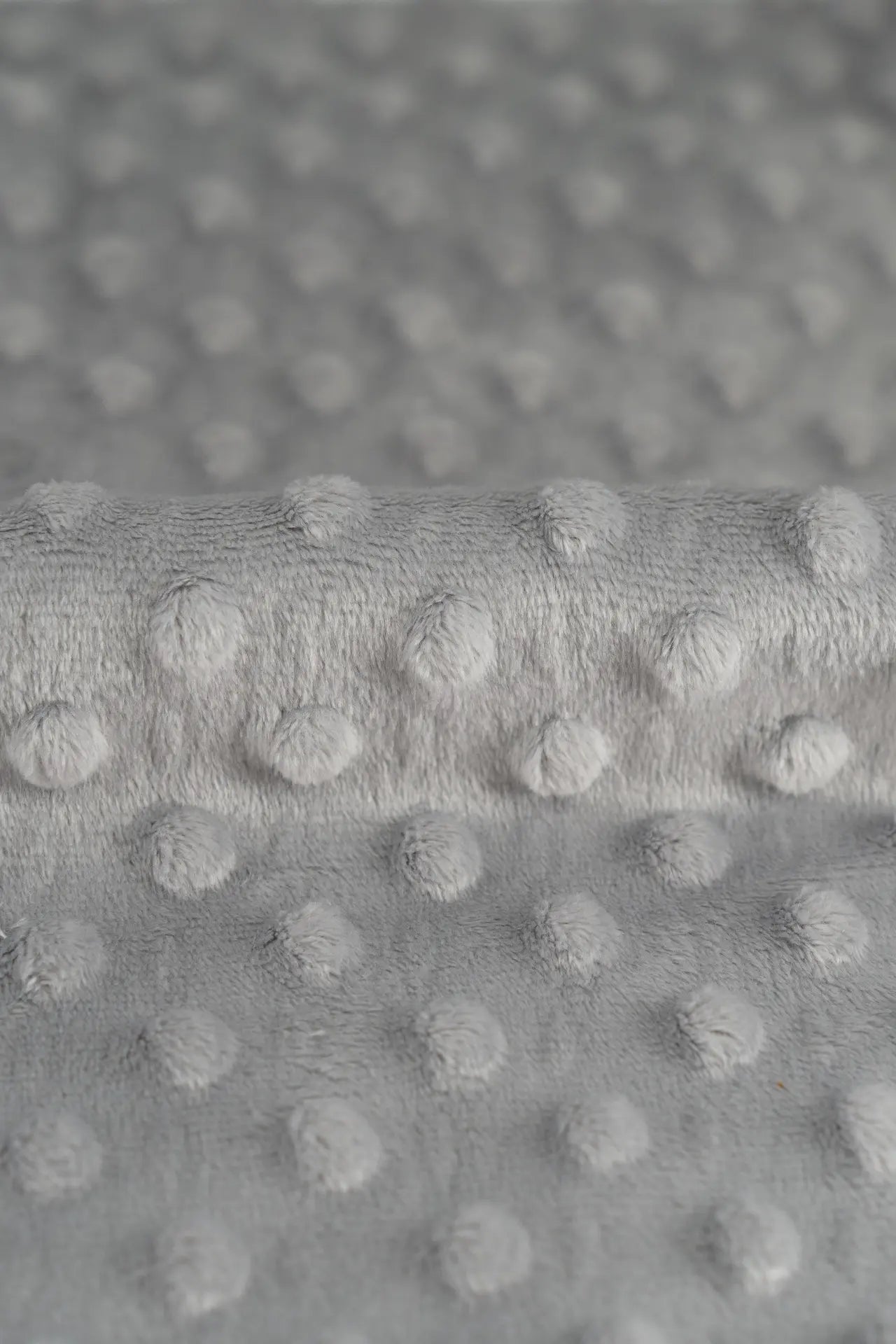 Minky gris wind chime