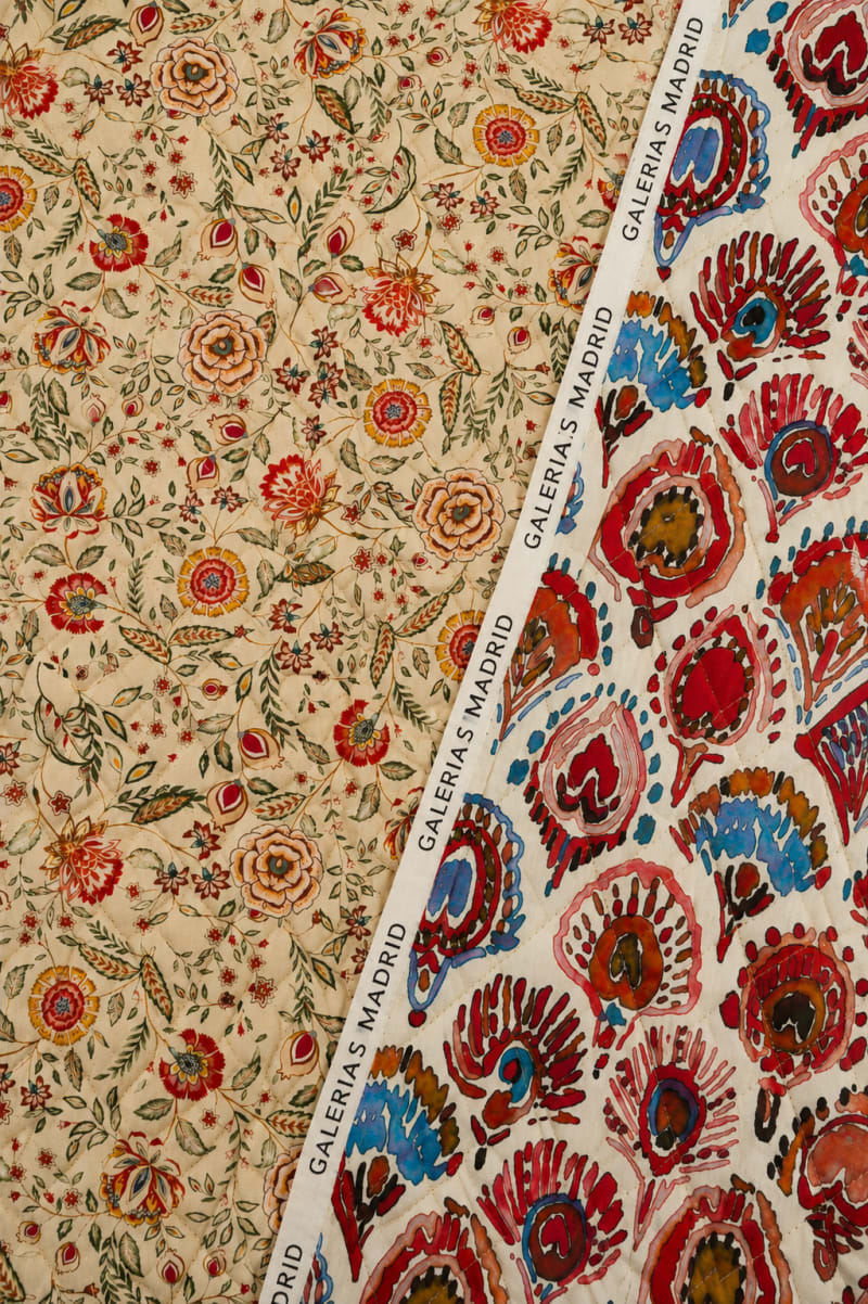 Acolchado estampado flores liberty beige crudo