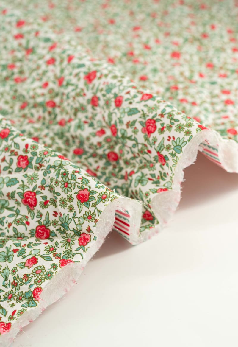Acolchado estampado flores liberty rojo